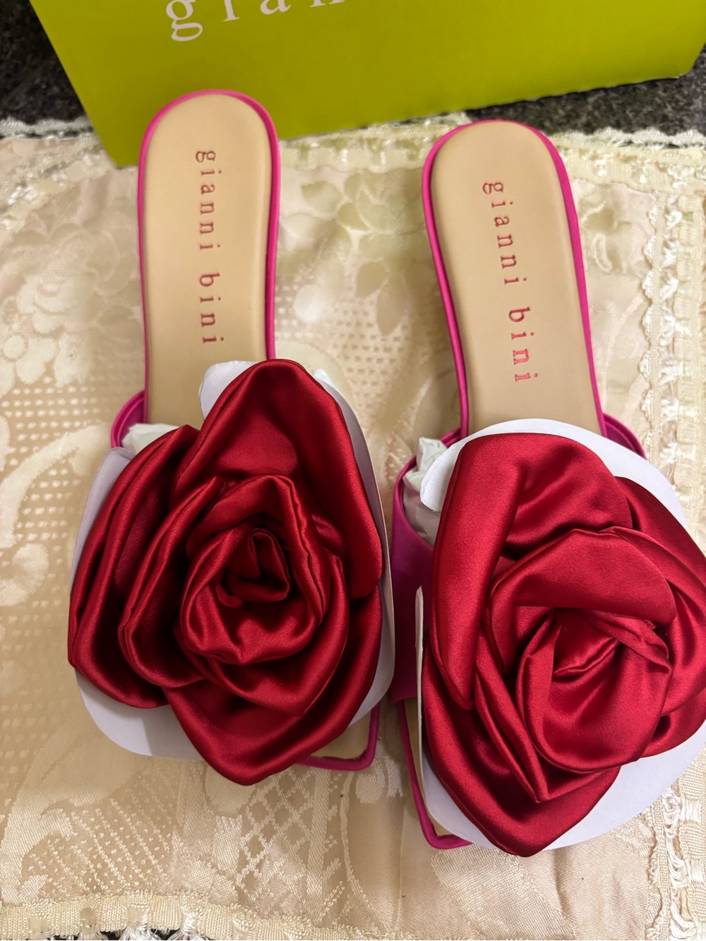 NEW Gianni Bini Satin Rosette Kitten Heels